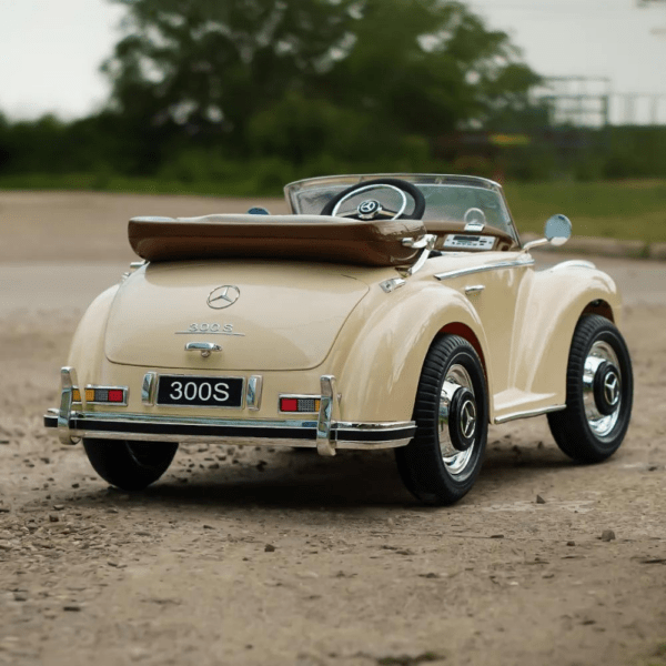 Vana Mercedes 300S elektriline sõiduauto